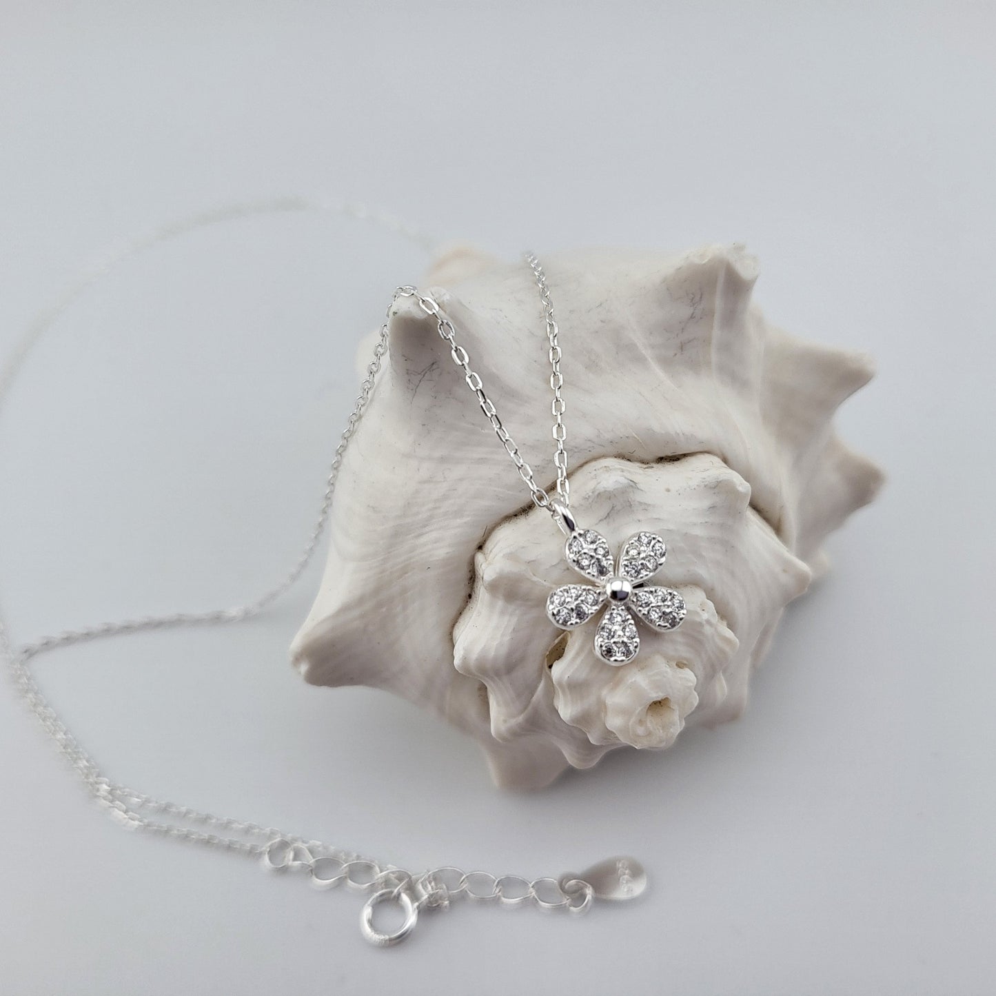 Sterling Silver Daisy Bloom Necklace