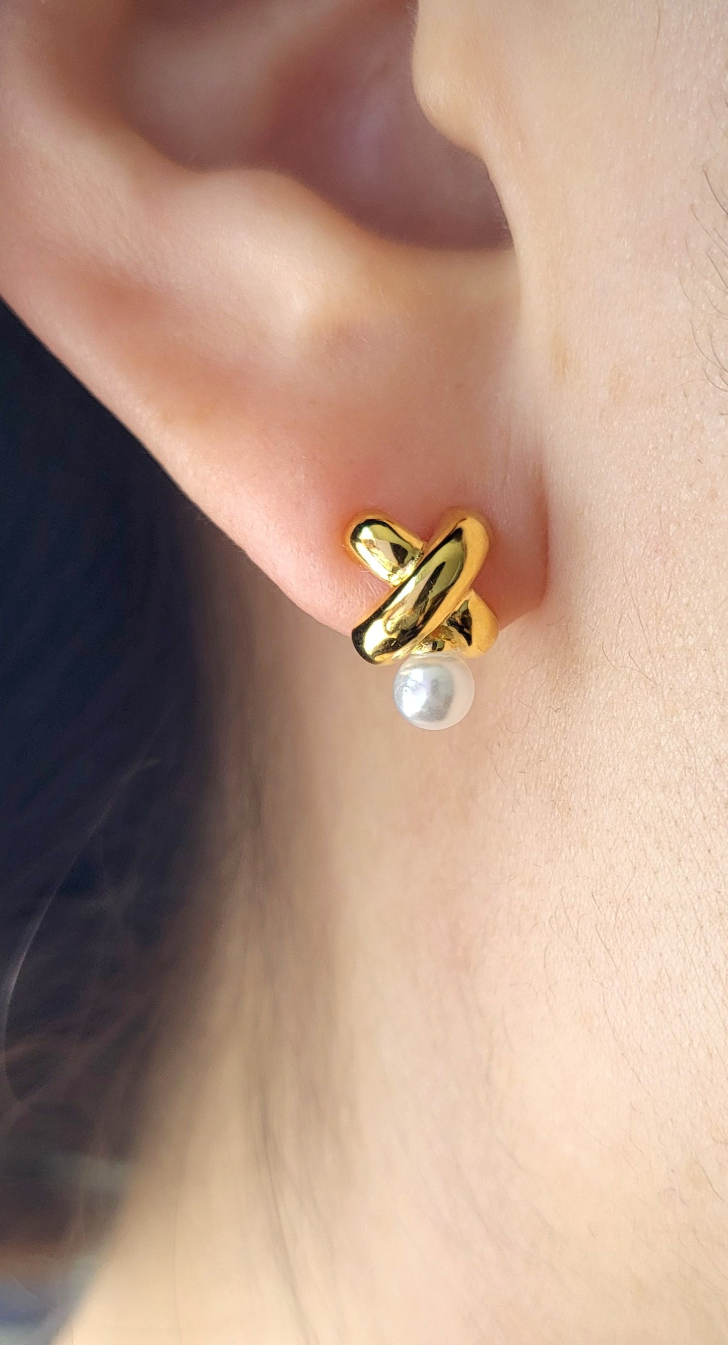 Gold Plated Sterling Silver Kiss Pearl Stud Earrings